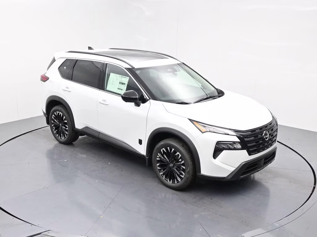 2026 Everest White Pearl Tricoat Nissan Rogue Dark Armor FWD SUV