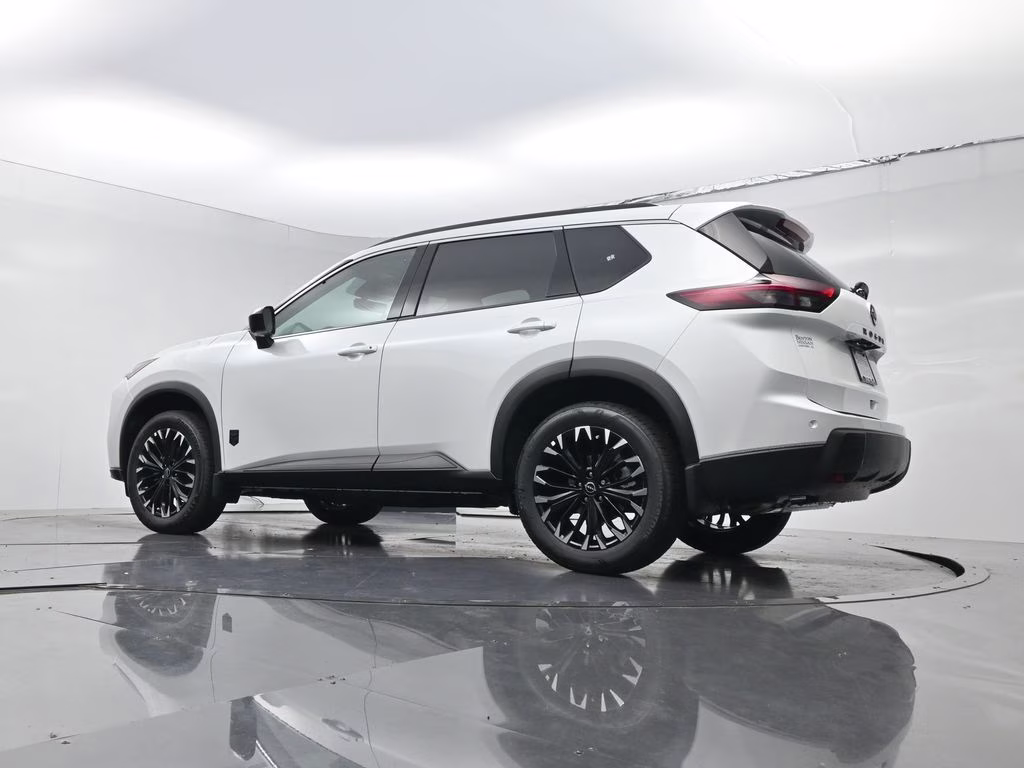 2026 Everest White Pearl Tricoat Nissan Rogue Dark Armor FWD SUV