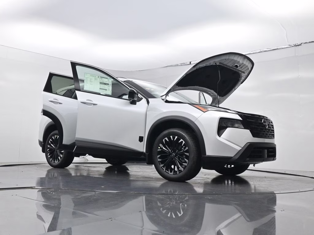 2026 Everest White Pearl Tricoat Nissan Rogue Dark Armor FWD SUV