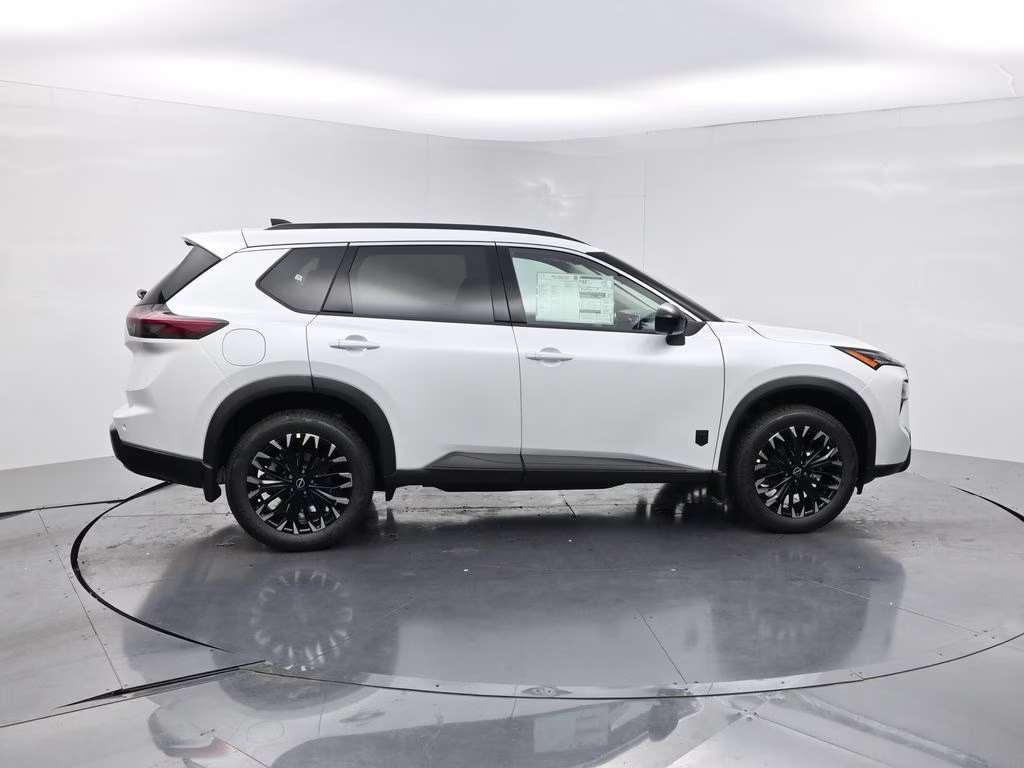 2026 Everest White Pearl Tricoat Nissan Rogue Dark Armor FWD SUV