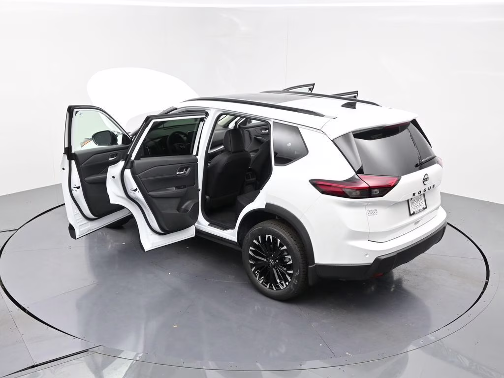 2026 Everest White Pearl Tricoat Nissan Rogue Dark Armor FWD SUV