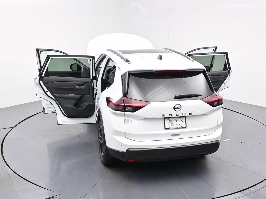 2026 Everest White Pearl Tricoat Nissan Rogue Dark Armor FWD SUV