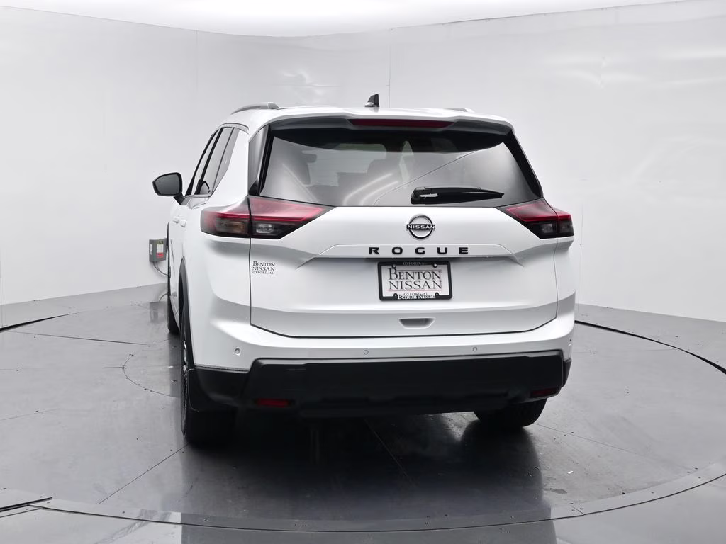 2026 Everest White Pearl Tricoat Nissan Rogue Dark Armor FWD SUV