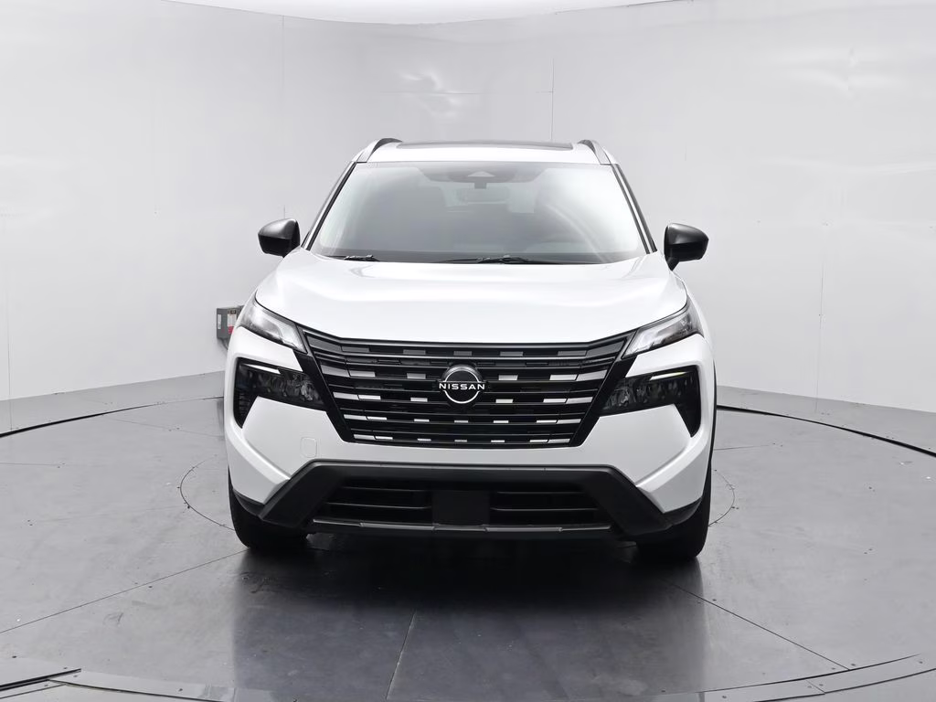 2026 Everest White Pearl Tricoat Nissan Rogue Dark Armor FWD SUV