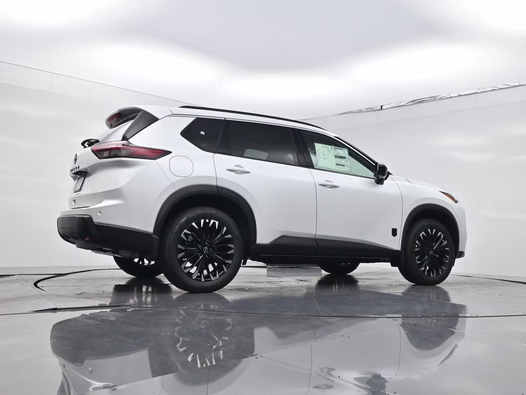 2026 Everest White Pearl Tricoat Nissan Rogue Dark Armor FWD SUV