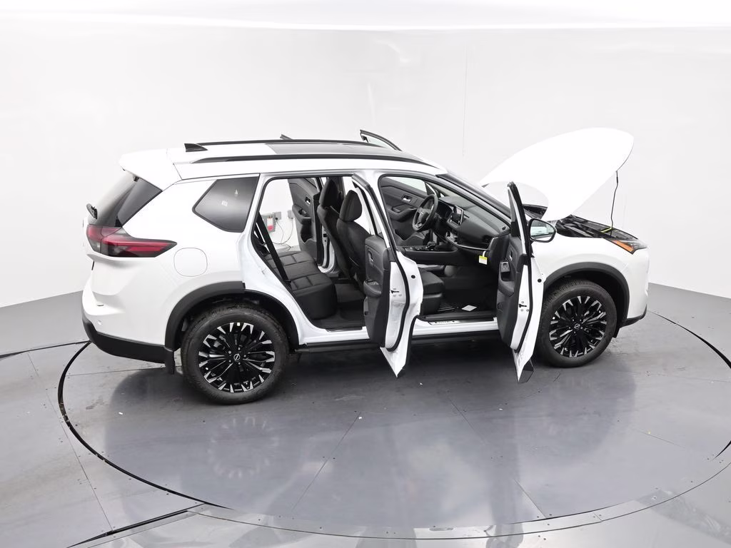 2026 Everest White Pearl Tricoat Nissan Rogue Dark Armor FWD SUV