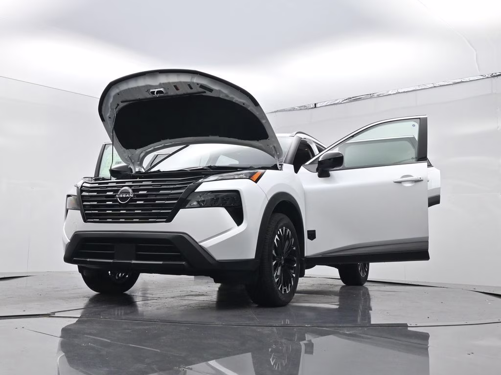 2026 Everest White Pearl Tricoat Nissan Rogue Dark Armor FWD SUV