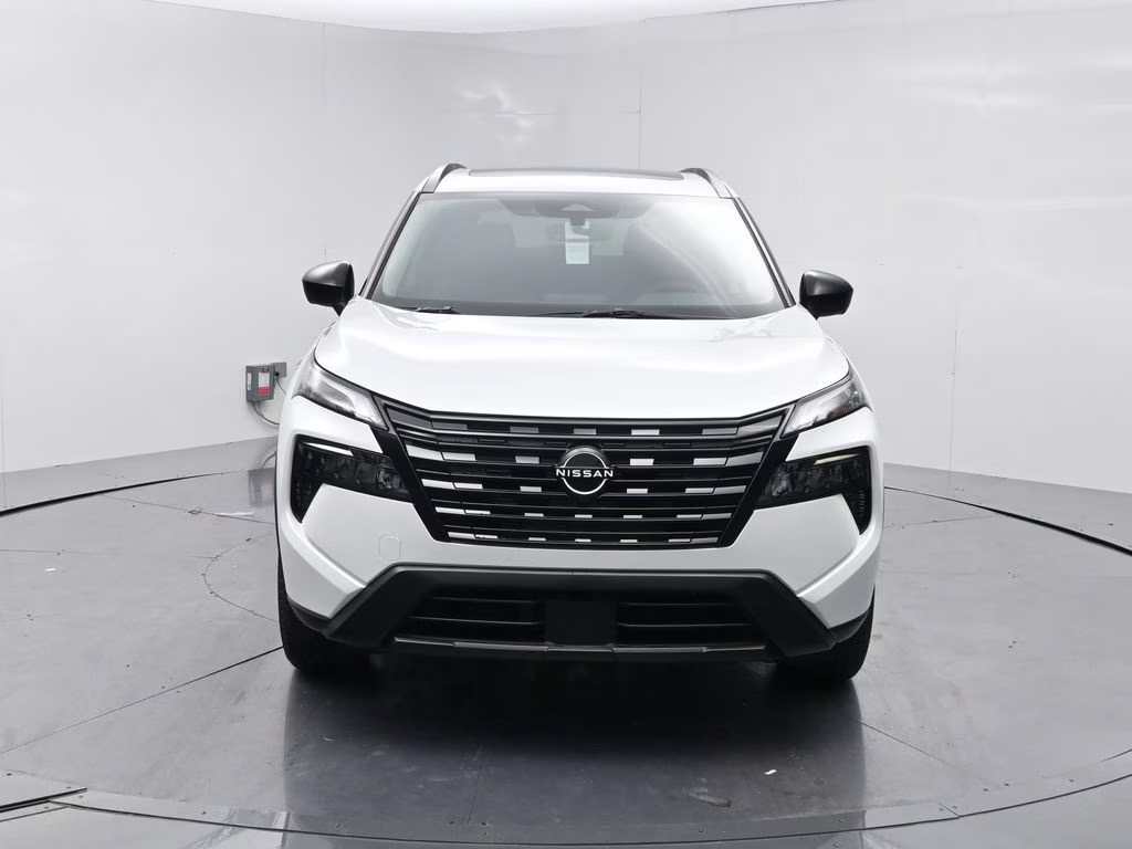 2026 Everest White Pearl Tricoat Nissan Rogue Dark Armor FWD SUV