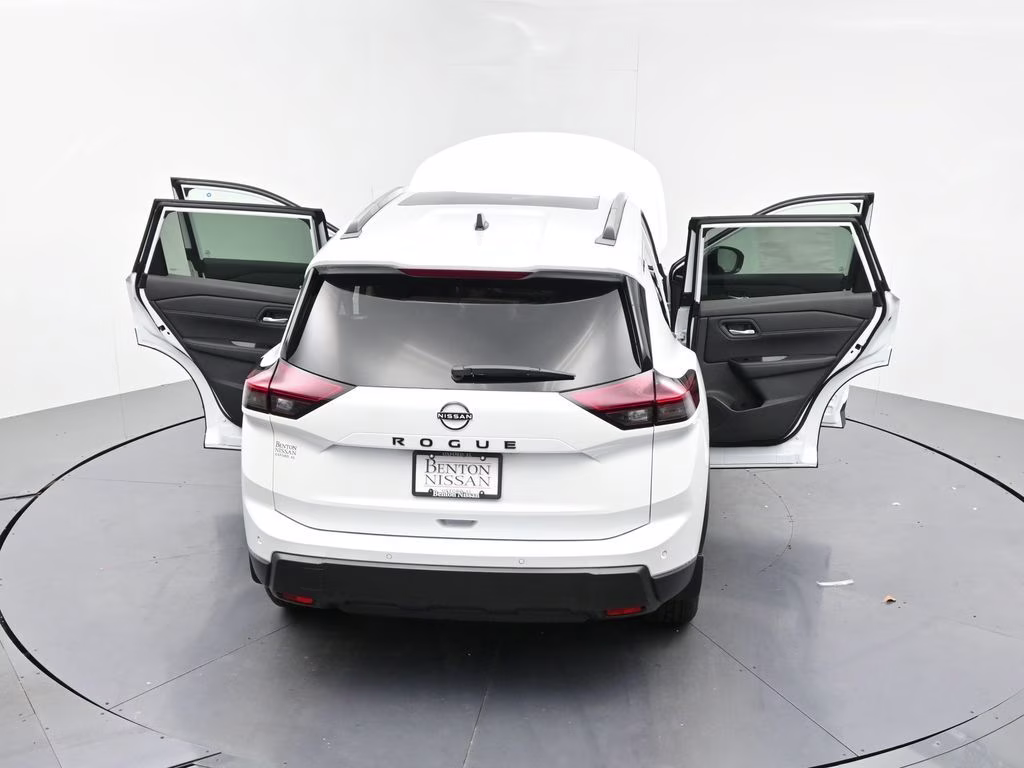 2026 Everest White Pearl Tricoat Nissan Rogue Dark Armor FWD SUV