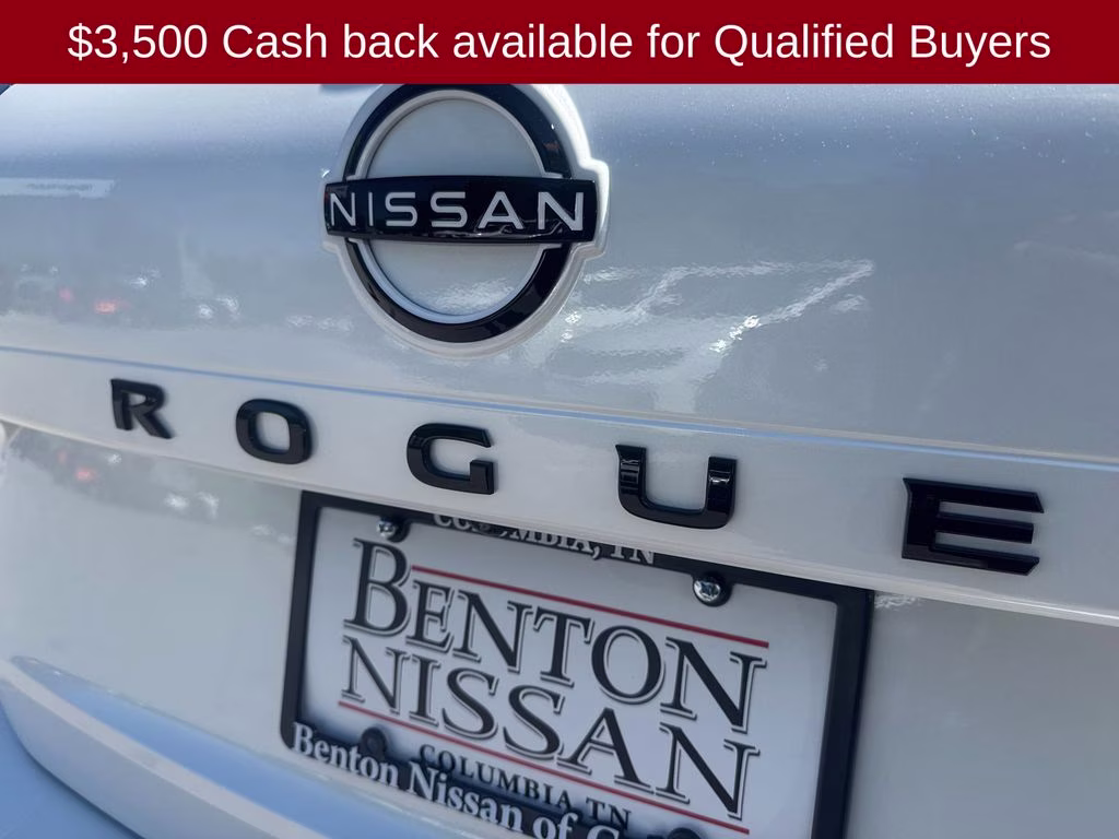 2026 Everest White Pearl Tricoat Nissan Rogue Dark Armor FWD SUV