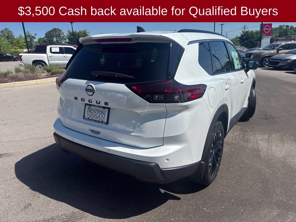 2026 Everest White Pearl Tricoat Nissan Rogue Dark Armor FWD SUV
