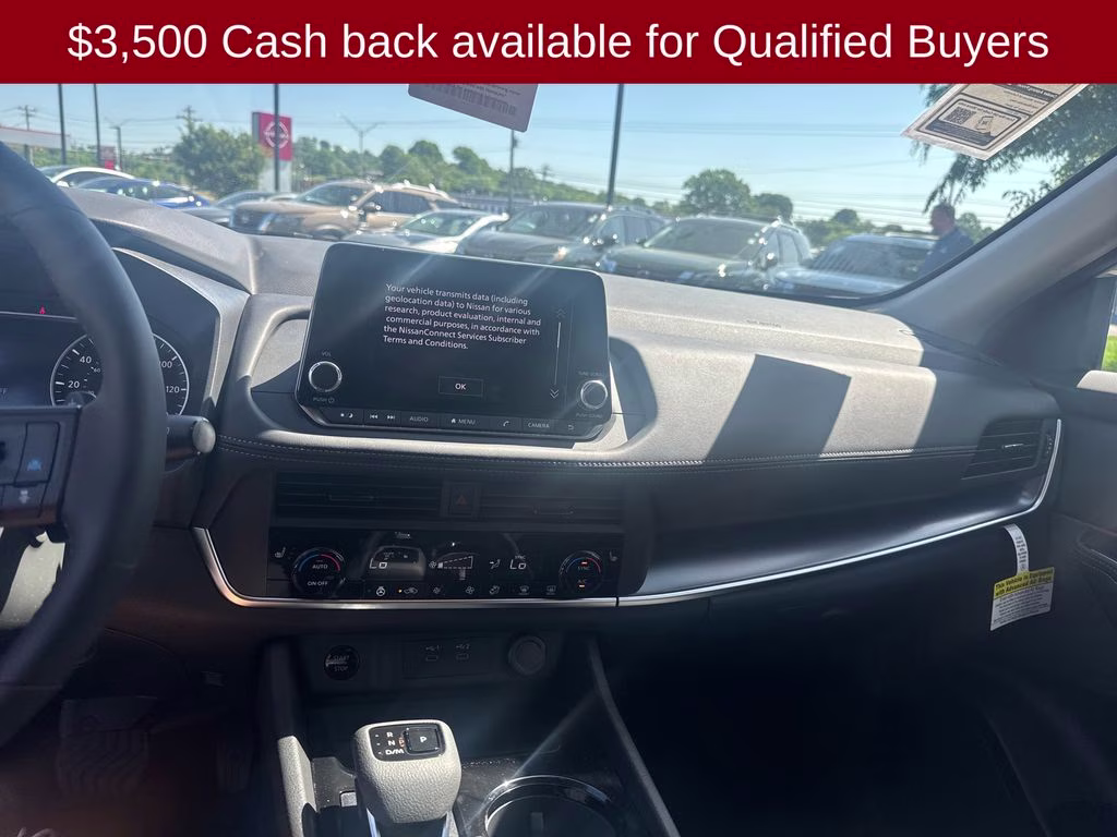 2026 Everest White Pearl Tricoat Nissan Rogue Dark Armor FWD SUV