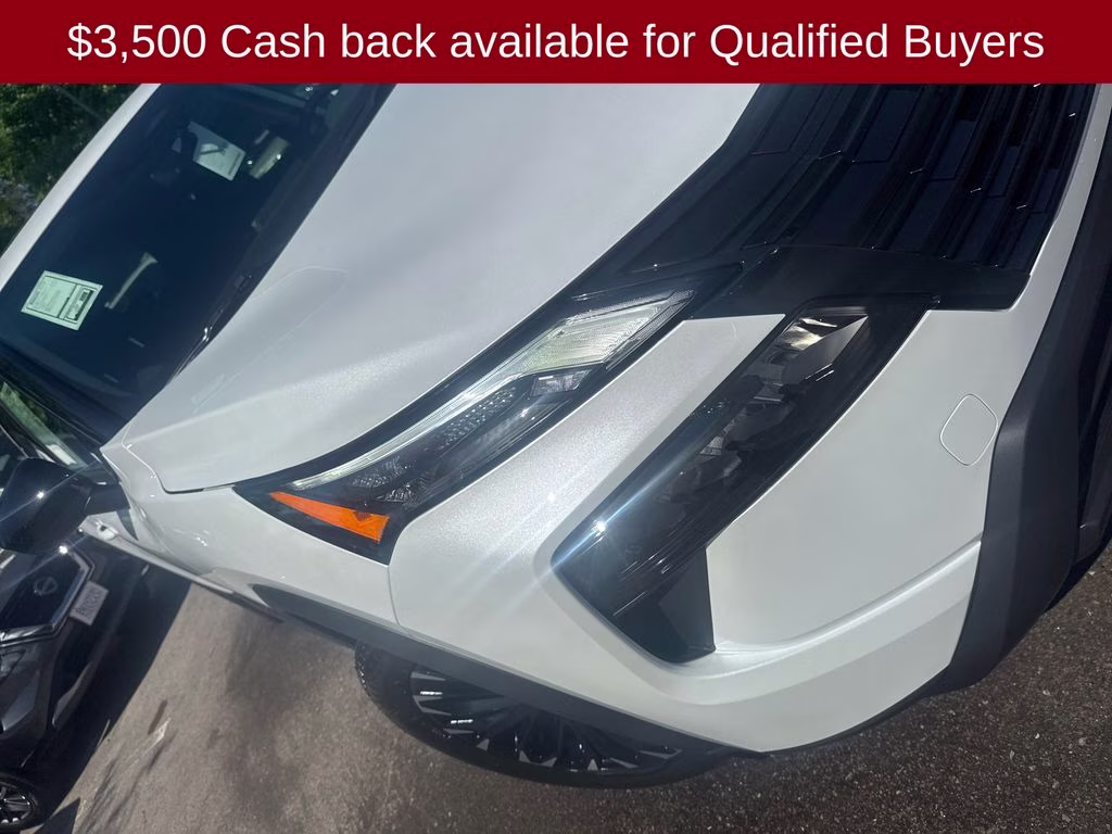 2026 Everest White Pearl Tricoat Nissan Rogue Dark Armor FWD SUV