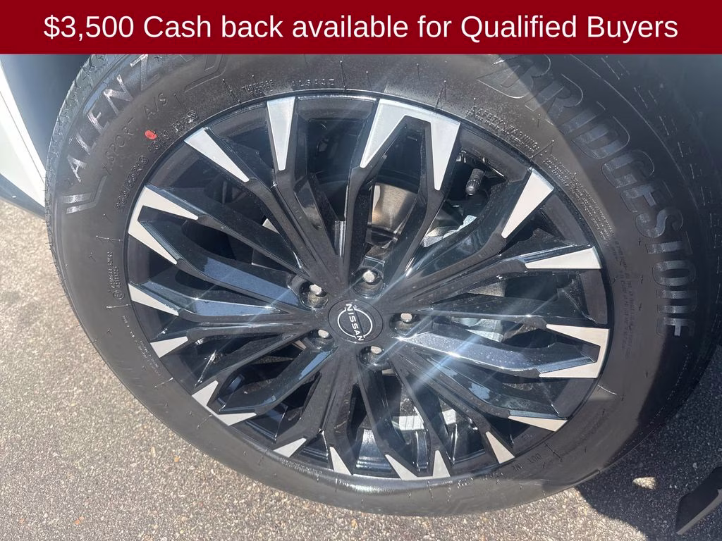 2026 Everest White Pearl Tricoat Nissan Rogue Dark Armor FWD SUV