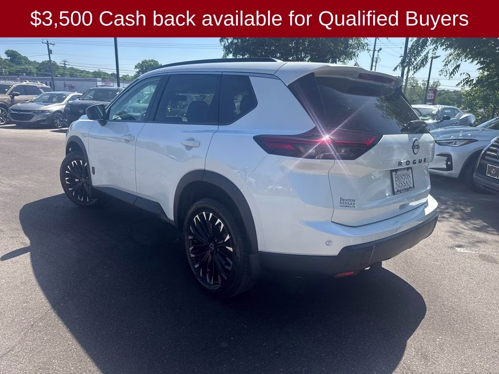 2026 Everest White Pearl Tricoat Nissan Rogue Dark Armor FWD SUV