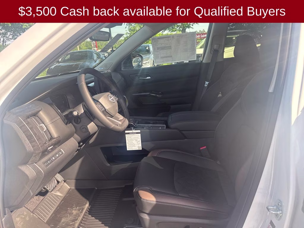 2026 Everest White Pearl Tricoat Nissan Pathfinder Platinum FWD SUV