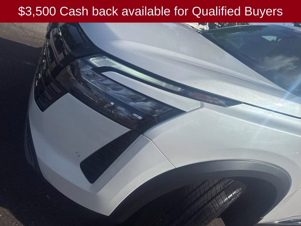 2026 Everest White Pearl Tricoat Nissan Pathfinder Platinum FWD SUV