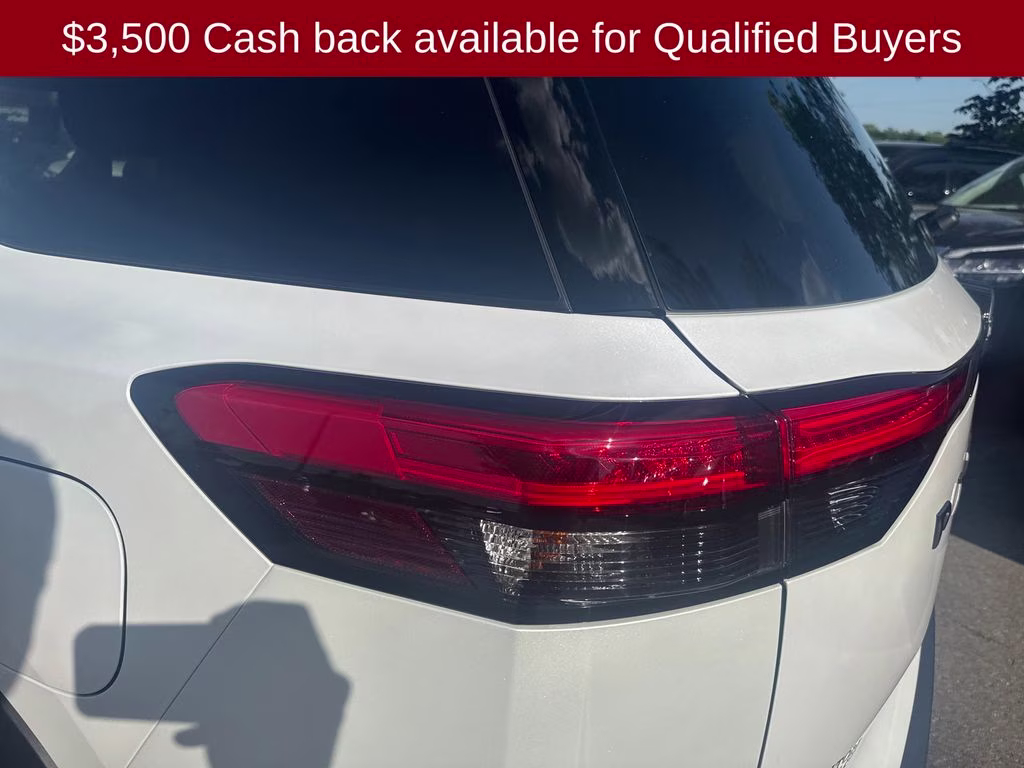 2026 Everest White Pearl Tricoat Nissan Pathfinder Platinum FWD SUV