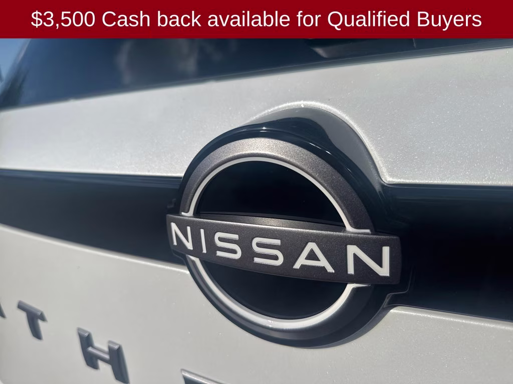 2026 Everest White Pearl Tricoat Nissan Pathfinder Platinum FWD SUV