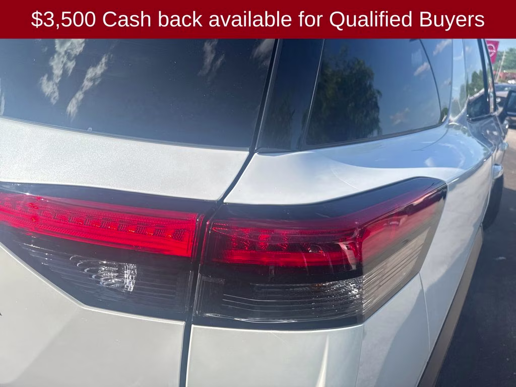 2026 Everest White Pearl Tricoat Nissan Pathfinder Platinum FWD SUV
