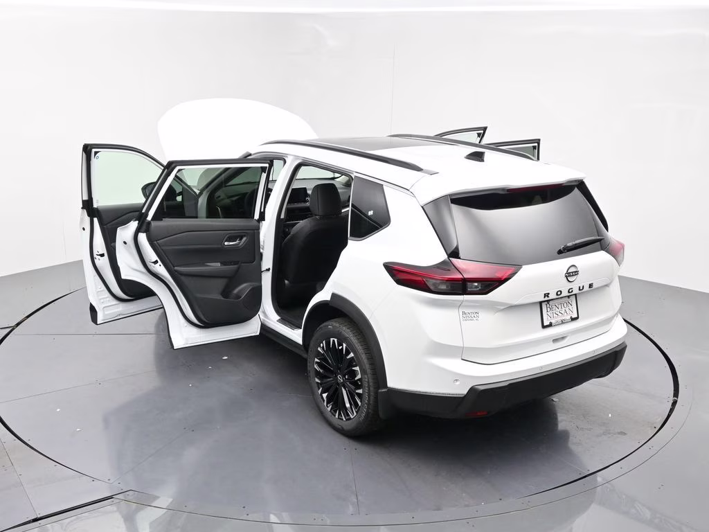 2026 Everest White Pearl Tricoat Nissan Rogue Dark Armor FWD SUV