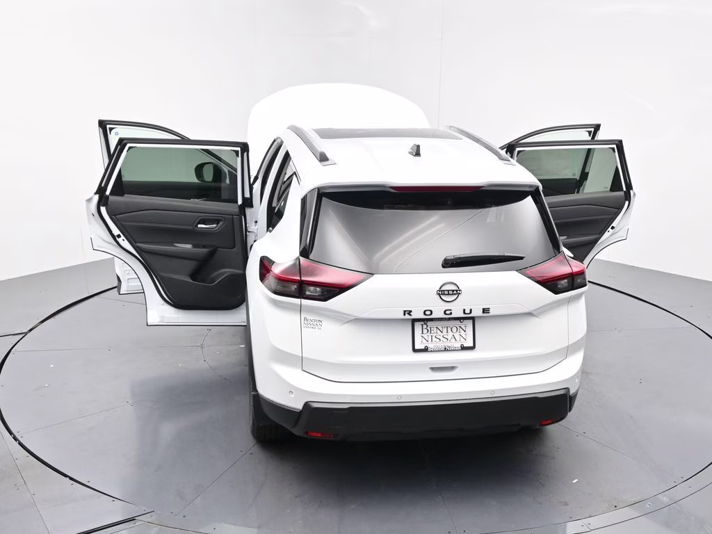 2026 Everest White Pearl Tricoat Nissan Rogue Dark Armor FWD SUV