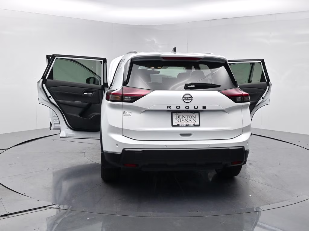 2026 Everest White Pearl Tricoat Nissan Rogue Dark Armor FWD SUV