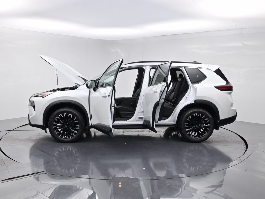 2026 Everest White Pearl Tricoat Nissan Rogue Dark Armor FWD SUV