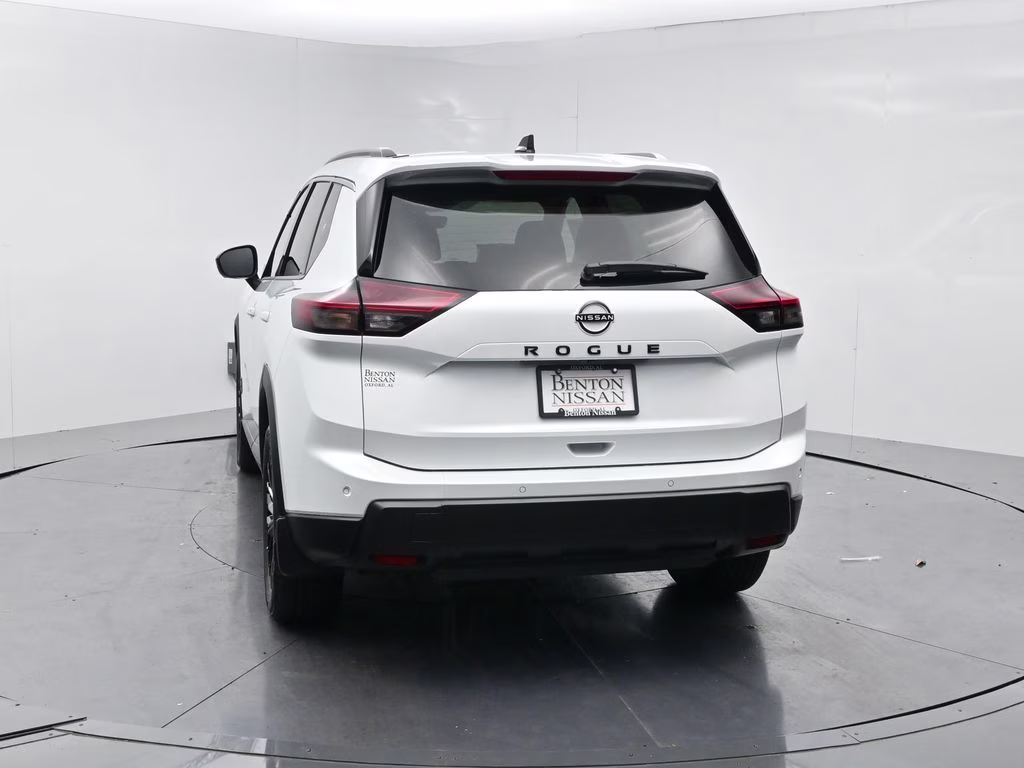 2026 Everest White Pearl Tricoat Nissan Rogue Dark Armor FWD SUV