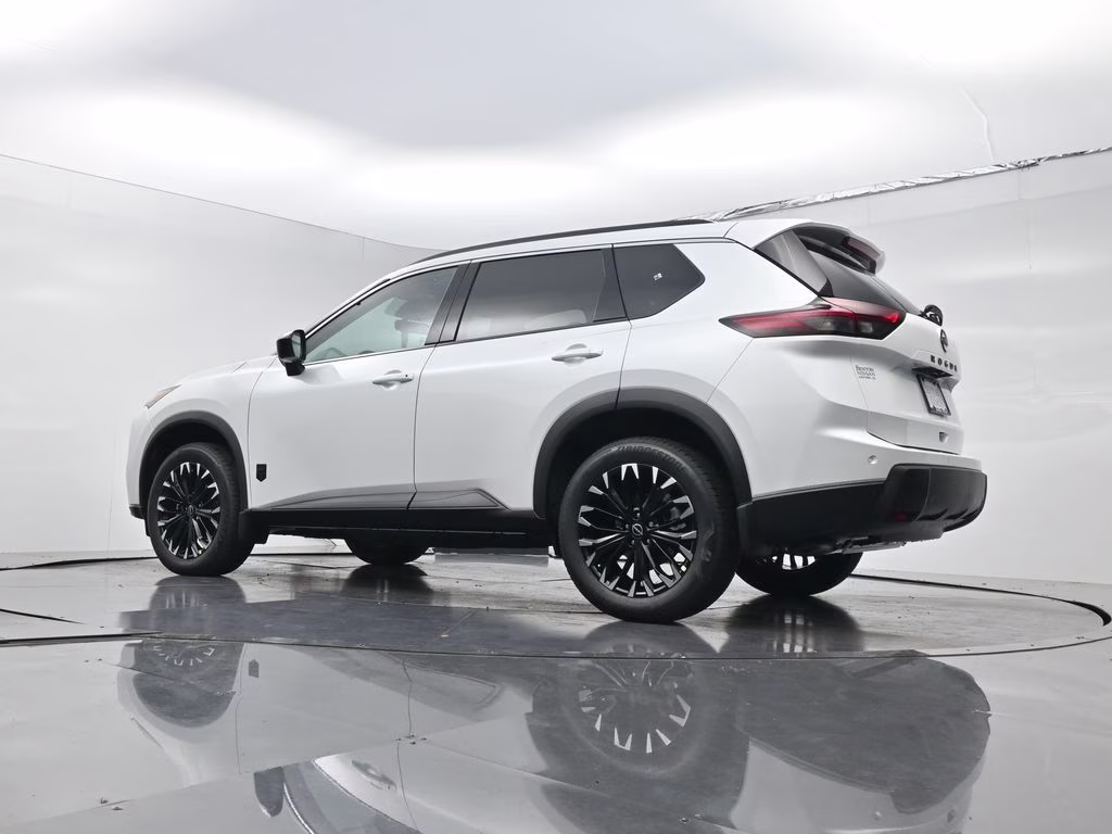 2026 Everest White Pearl Tricoat Nissan Rogue Dark Armor FWD SUV