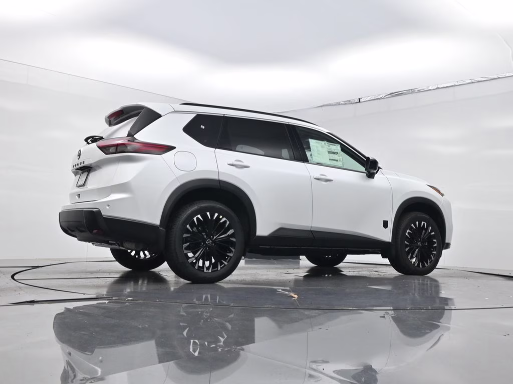 2026 Everest White Pearl Tricoat Nissan Rogue Dark Armor FWD SUV
