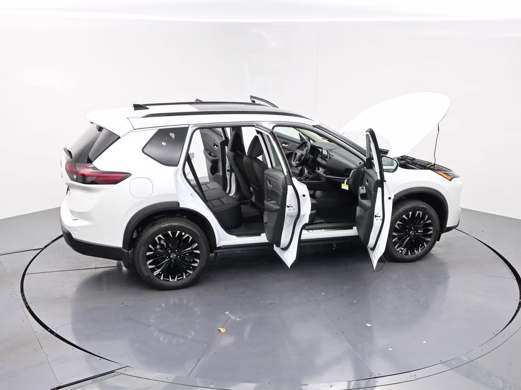 2026 Everest White Pearl Tricoat Nissan Rogue Dark Armor FWD SUV