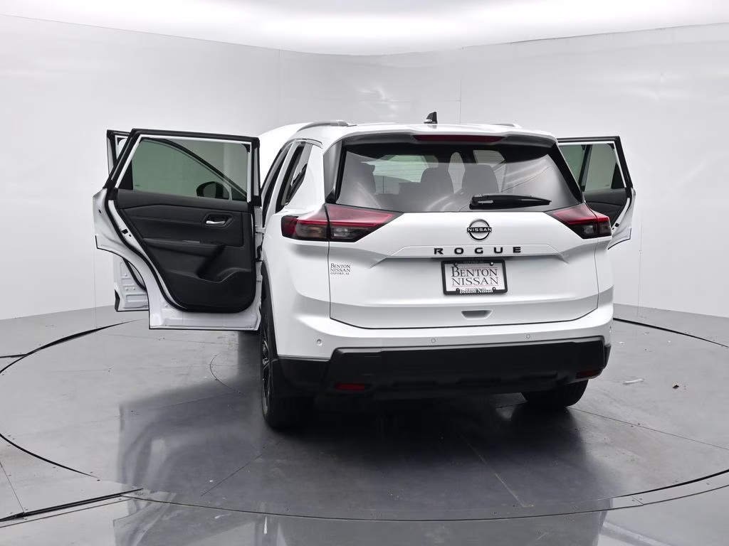 2026 Everest White Pearl Tricoat Nissan Rogue Dark Armor FWD SUV
