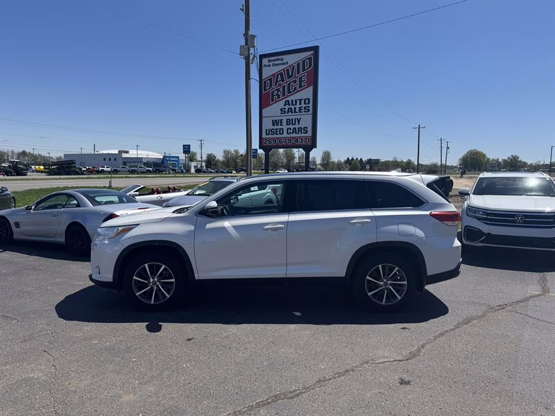 2019 Blizzard Pearl Toyota Highlander XLE AWD SUV