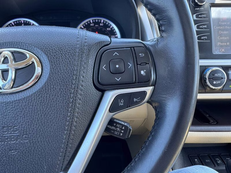 2019 Blizzard Pearl Toyota Highlander XLE AWD SUV