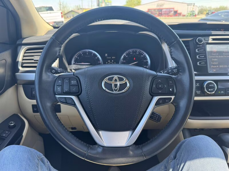 2019 Blizzard Pearl Toyota Highlander XLE AWD SUV