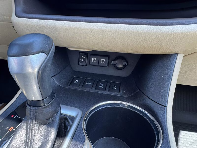 2019 Blizzard Pearl Toyota Highlander XLE AWD SUV