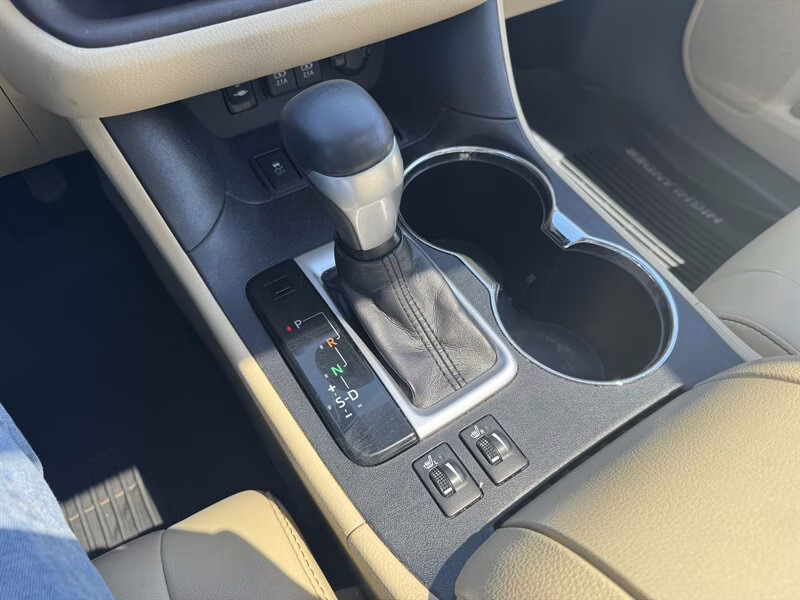 2019 Blizzard Pearl Toyota Highlander XLE AWD SUV