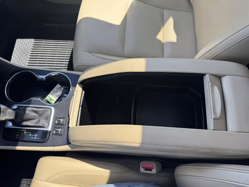 2019 Blizzard Pearl Toyota Highlander XLE AWD SUV