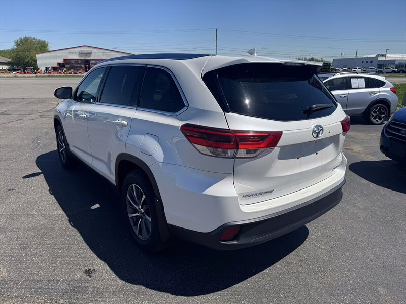2019 Blizzard Pearl Toyota Highlander XLE AWD SUV