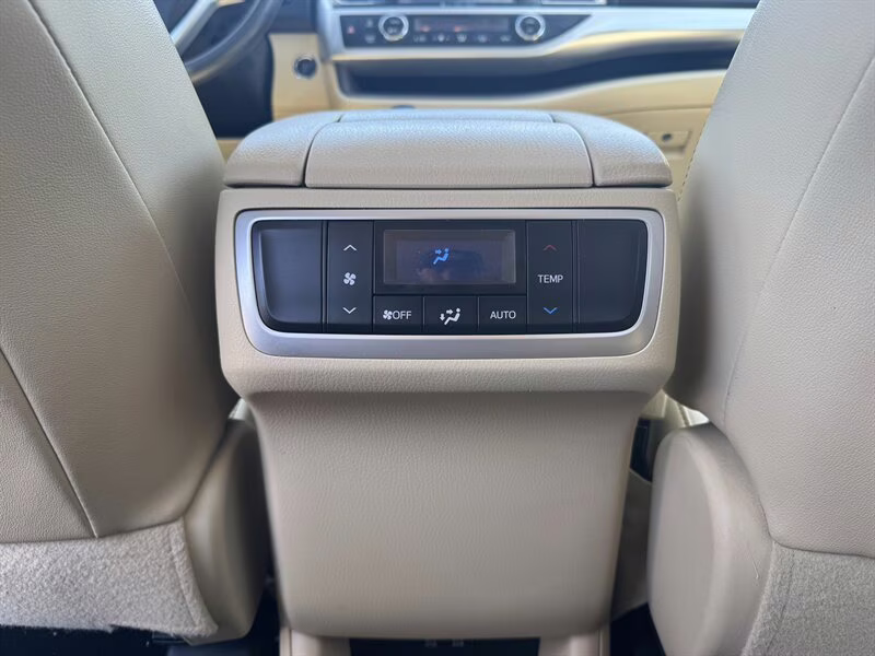 2019 Blizzard Pearl Toyota Highlander XLE AWD SUV