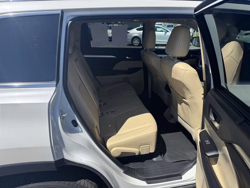 2019 Blizzard Pearl Toyota Highlander XLE AWD SUV
