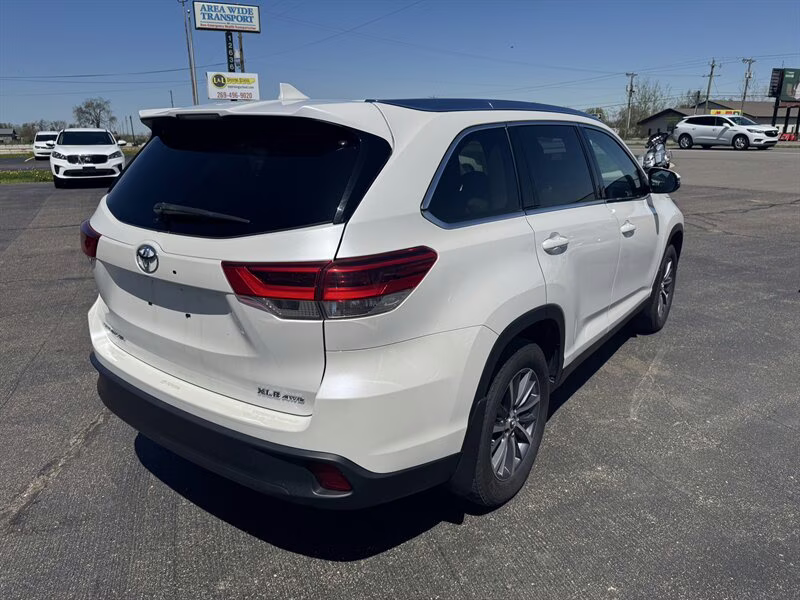 2019 Blizzard Pearl Toyota Highlander XLE AWD SUV
