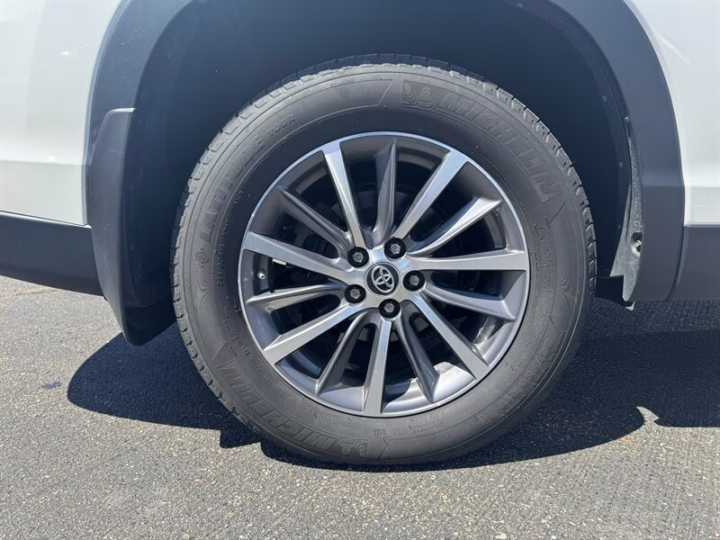 2019 Blizzard Pearl Toyota Highlander XLE AWD SUV