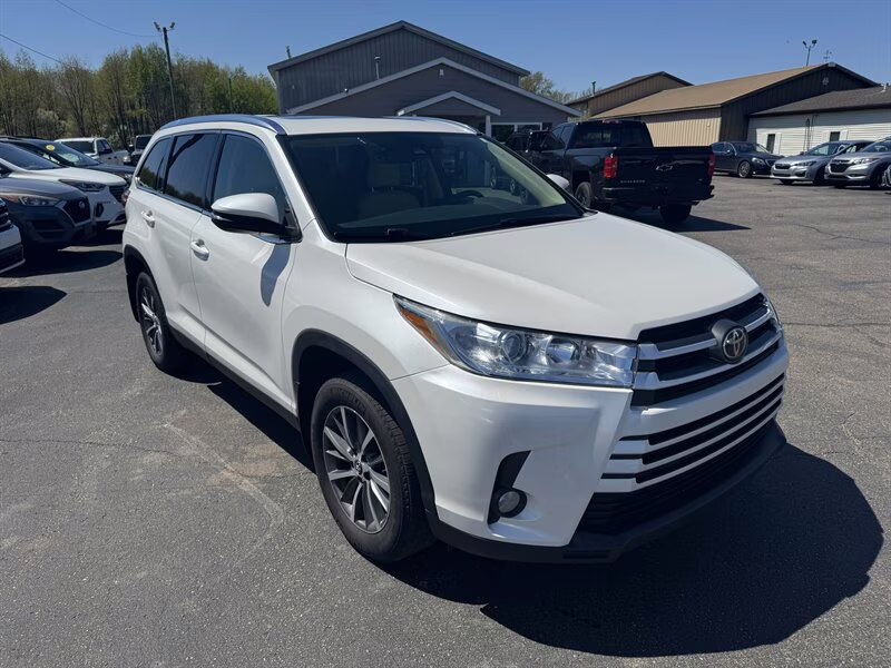 2019 Blizzard Pearl Toyota Highlander XLE AWD SUV