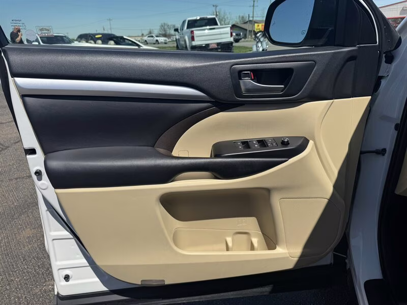 2019 Blizzard Pearl Toyota Highlander XLE AWD SUV