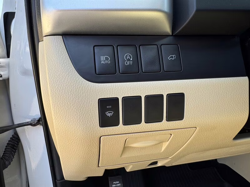 2019 Blizzard Pearl Toyota Highlander XLE AWD SUV