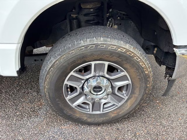 2024 Oxford White Ford Super Duty F-250 SRW Lariat 4X4 Truck