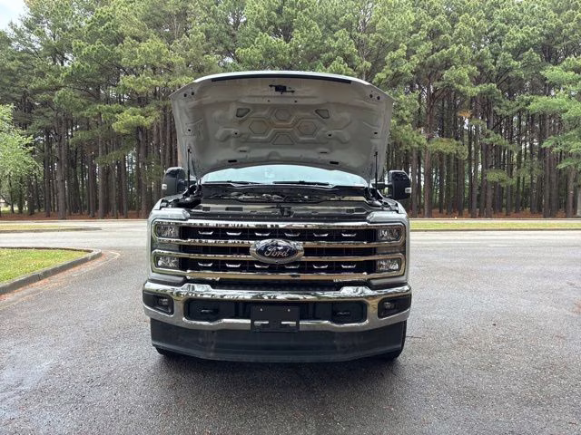 2024 Oxford White Ford Super Duty F-250 SRW Lariat 4X4 Truck