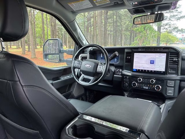 2024 Oxford White Ford Super Duty F-250 SRW Lariat 4X4 Truck